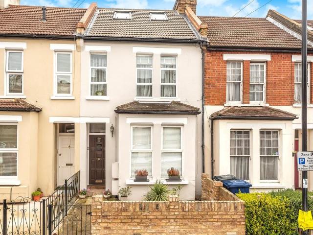 Flat for sale in London Borough of Ealing, Hanwell