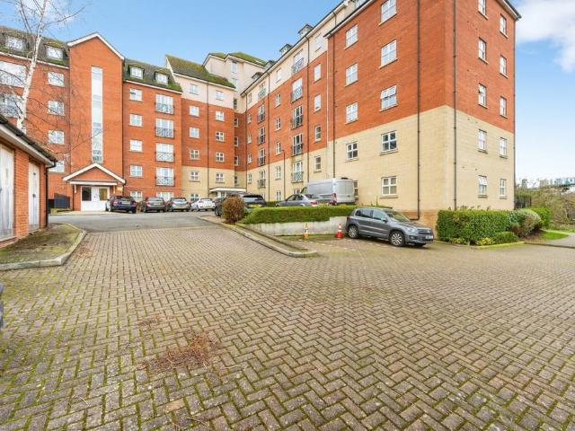 Flat for sale in Cauldwell, Bedford