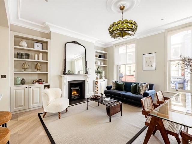 Flat for sale in North Kensington, Greater London