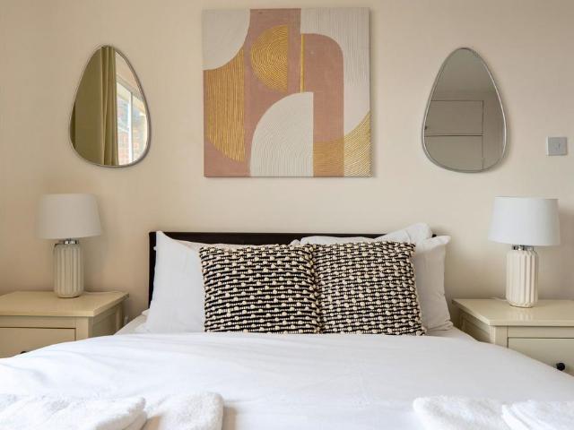 Flat for sale in Clapham Junction, Greater London