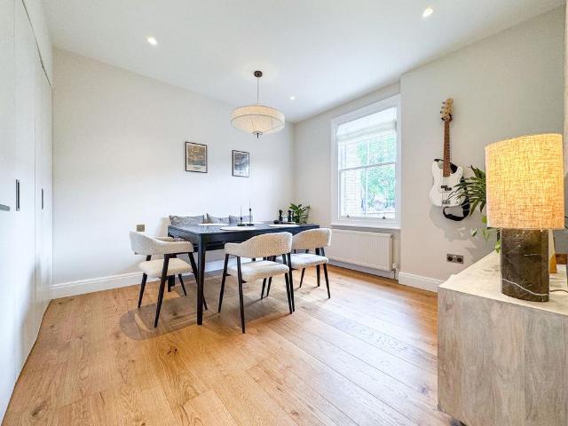 Flat for sale in Kilburn, Greater London