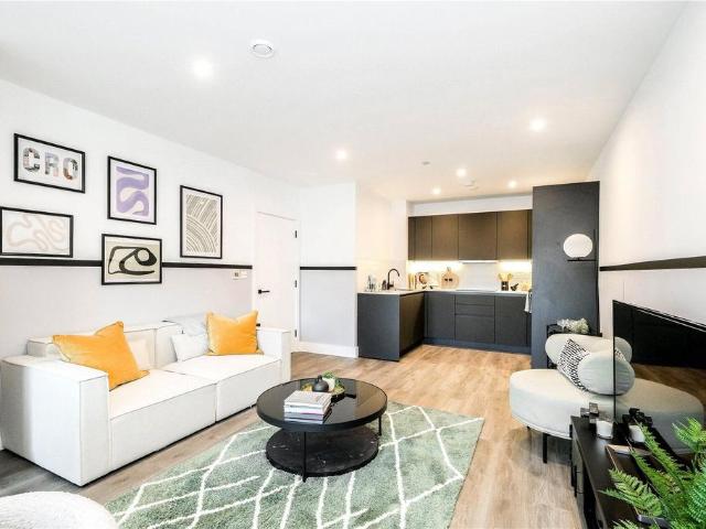 Flat for sale in London Borough of Croydon, Greater London