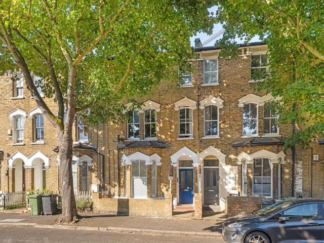 Flat for sale in London Borough of Lambeth, Greater London