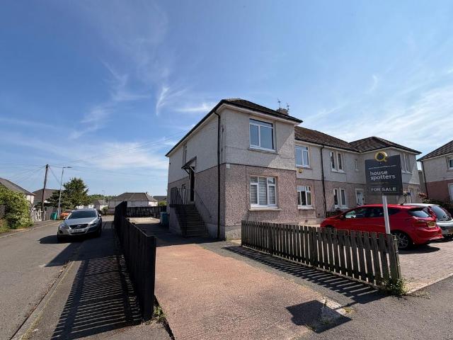 Flat for sale in Newmains, Scotland