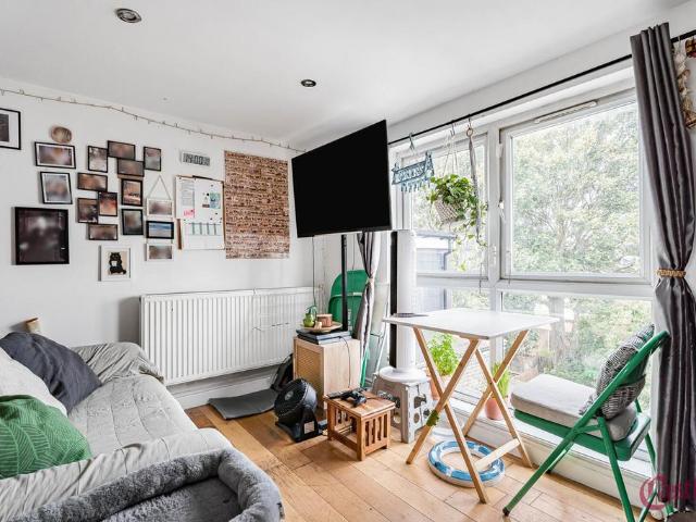Flat for sale in Homerton, Greater London