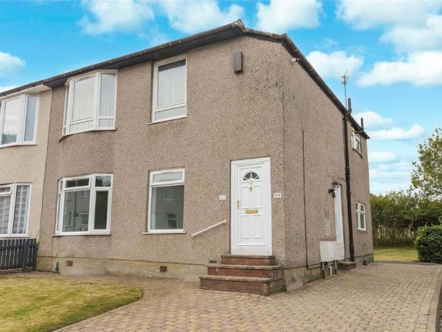 Flat for sale in King's Park, Scotland