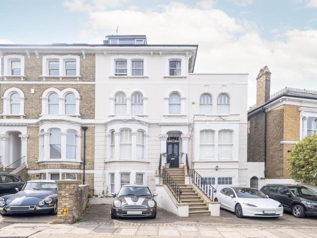 Flat for sale in North Sheen, Greater London