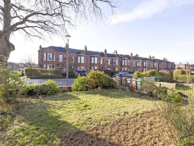 Flat for sale in Morningside, Scotland