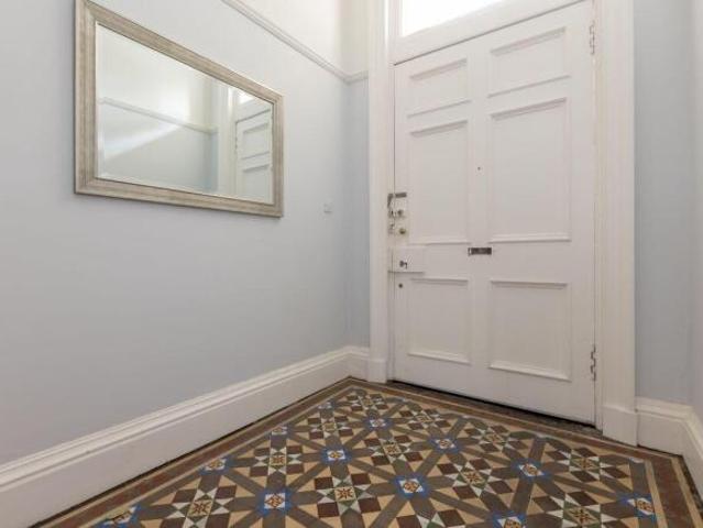 Flat for sale in Marchmont, Scotland