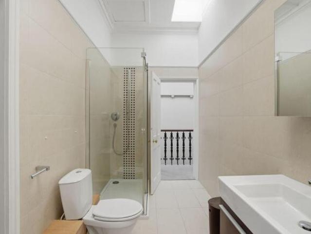 Flat for sale in Inverleith, Scotland
