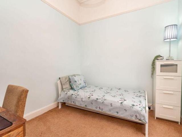 Flat for sale in Newington, Scotland