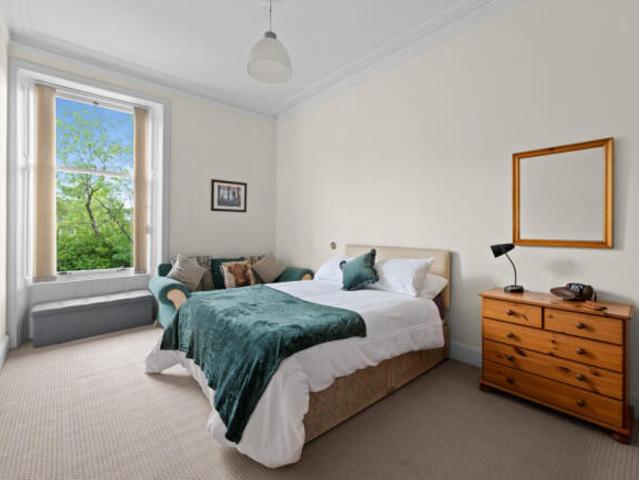 Flat for sale in Pollokshields, Scotland