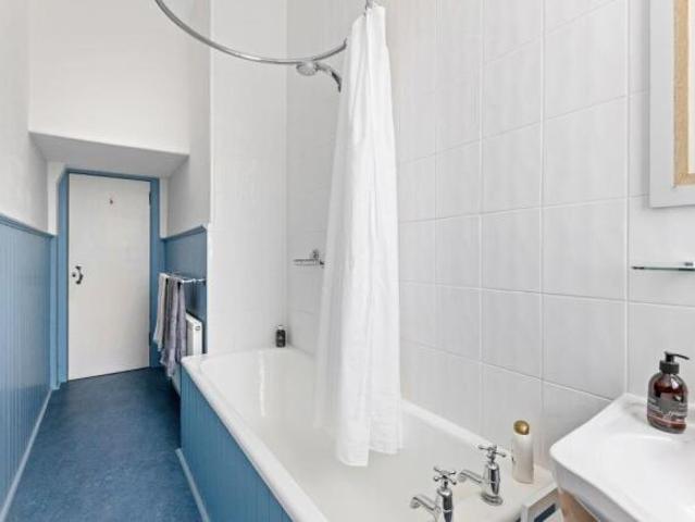 Flat for sale in Newington, Scotland