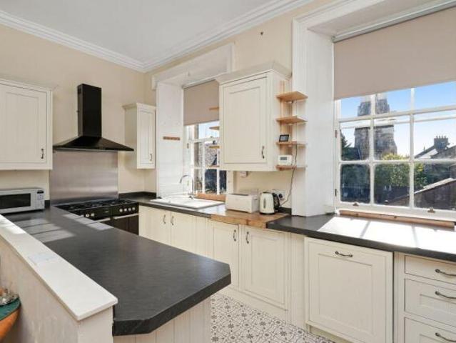 Flat for sale in Newington, Scotland