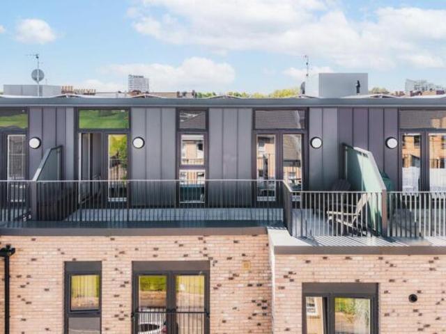 Flat for sale in Partick, Scotland