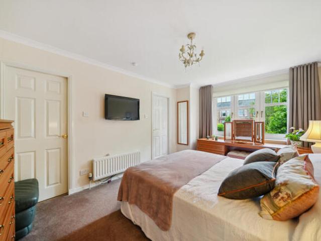 Flat for sale in Muirend, Scotland