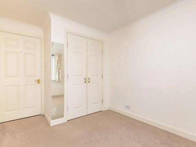 Flat for sale in Morningside, Scotland