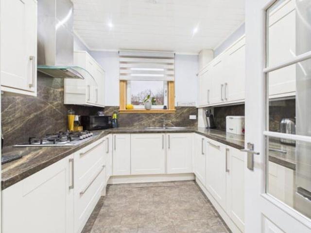 Flat for sale in Parkhead, Scotland