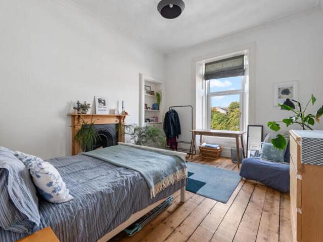 Flat for sale in Pollokshields, Scotland