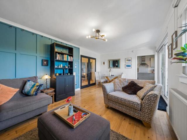 Flat for sale in Newlands, Glasgow