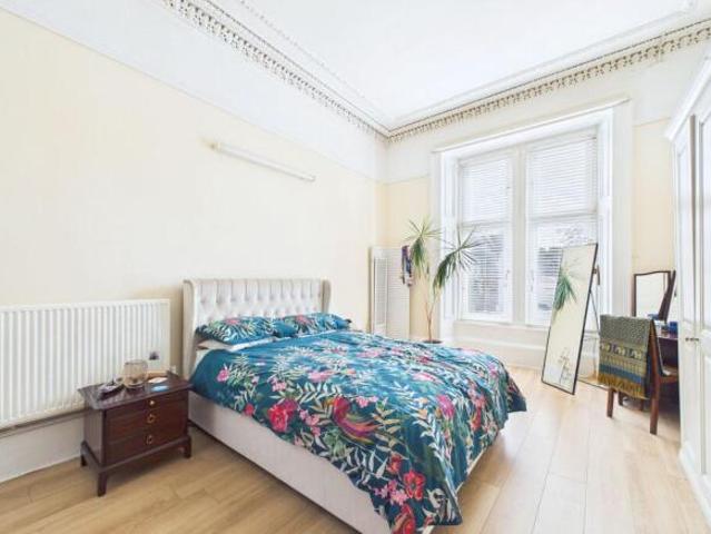 Flat for sale in Craigton, Scotland