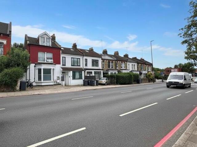 Flat for sale in Highgate, Greater London