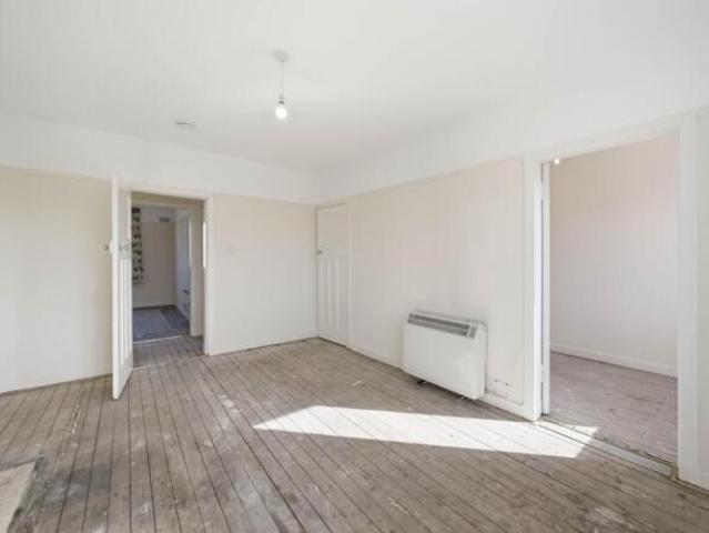 Flat for sale in Pilton, Scotland