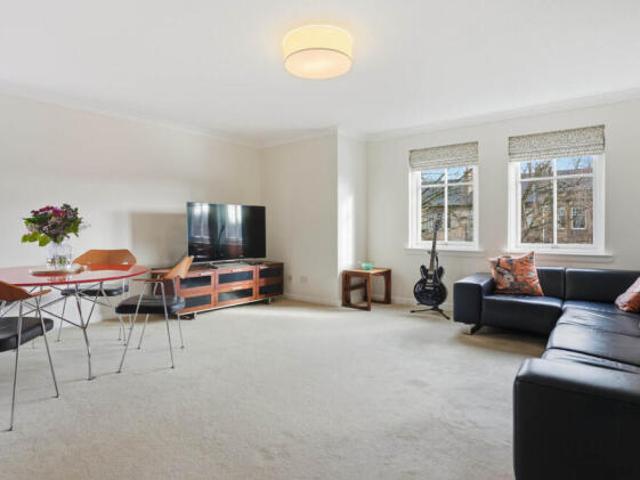 Flat for sale in Pollokshields, Scotland