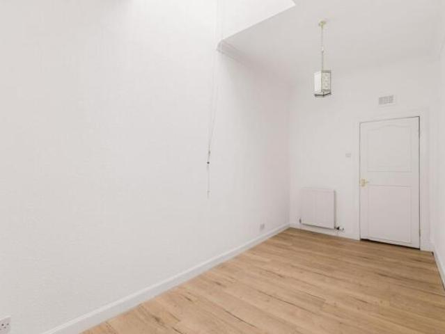 Flat for sale in Hyndland, Scotland