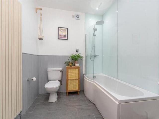 Flat for sale in Murrayfield, Scotland