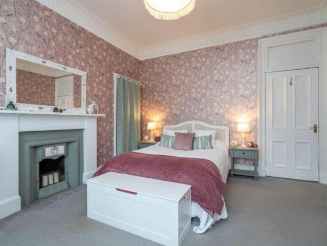 Flat for sale in Merchiston, Scotland