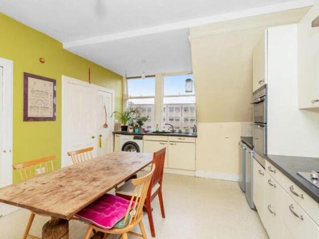 Flat for sale in Southside, Scotland