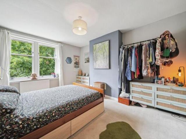 Flat for sale in Cathcart, Scotland