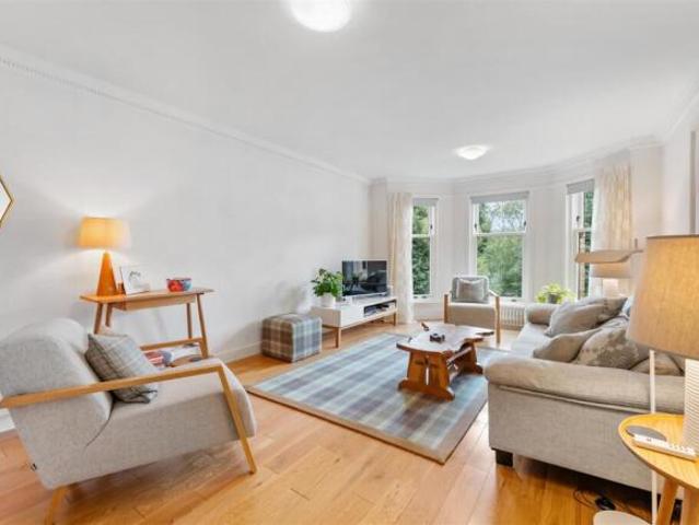 Flat for sale in Hyndland, Scotland