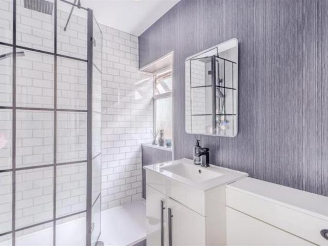 Flat for sale in Croftfoot, Scotland