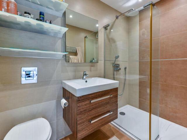 Flat for sale in Cat Hill