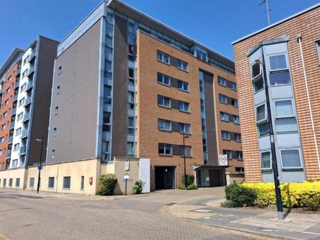 Flat for sale in Key Street, Suffolk