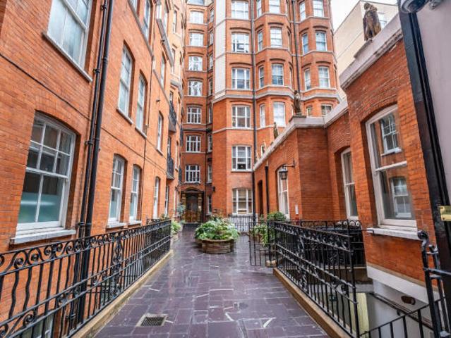 Flat for sale in Cat Hill