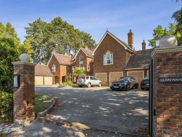 House for sale in Ascot