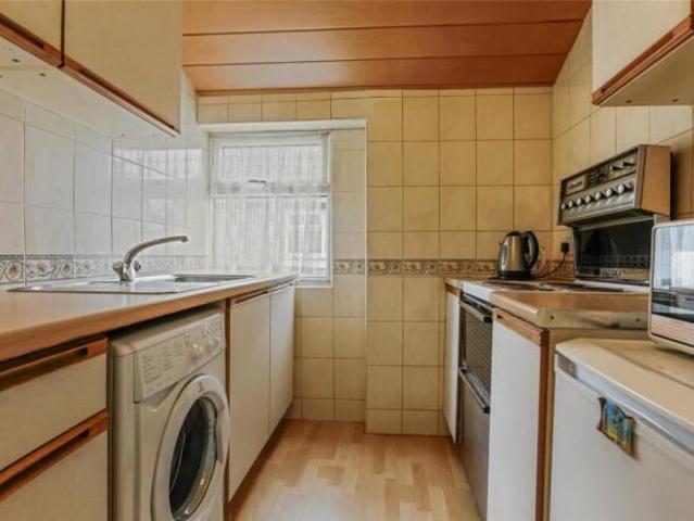 Flat for sale in Croftfoot, Scotland