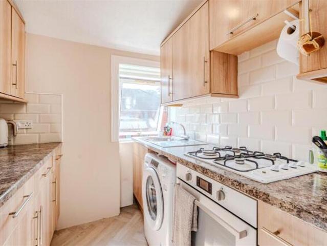 Flat for sale in Croftfoot, Scotland