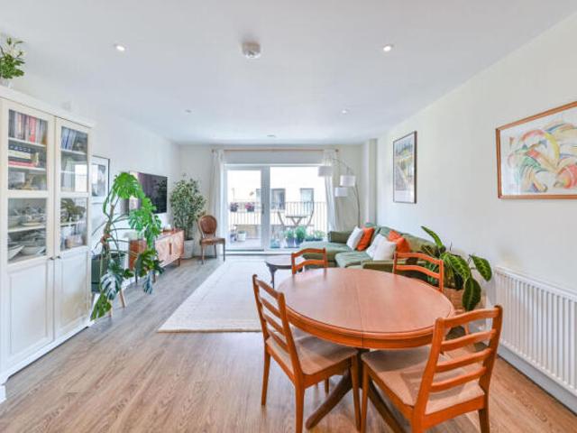 Flat for sale in Woolwich, Greater London