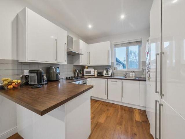 Flat for sale in Southfields, Greater London