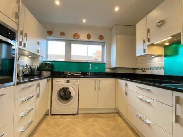 House for sale in Beaconsfield, Knotty Green