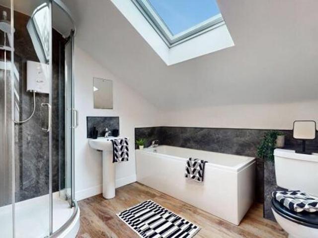 Flat for sale in Hillhead, Scotland
