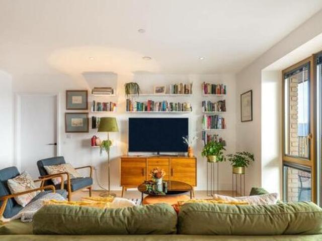 House for sale in Brentford End, Greater London