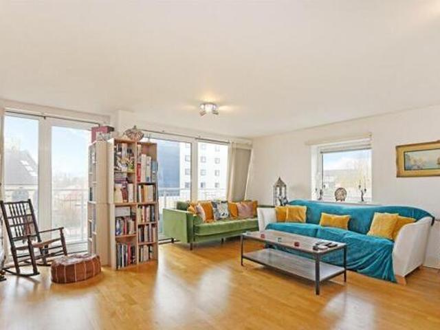 House for sale in Brentford End, Greater London