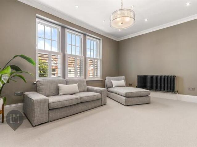 Flat for sale in Southfields, Greater London