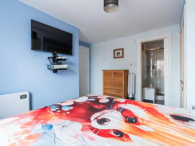 Flat for sale in Broughton, Scotland