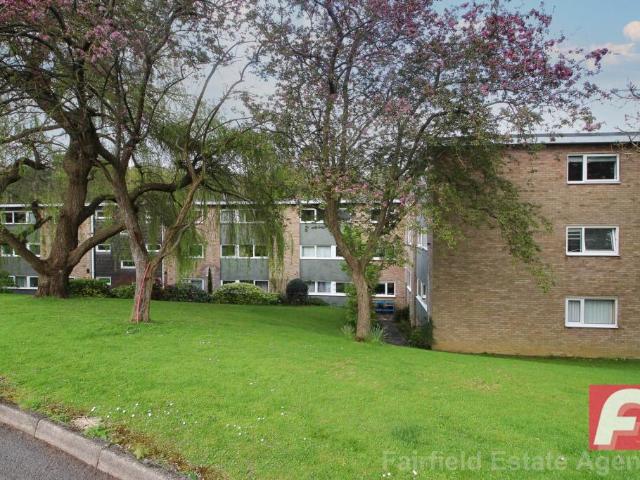 Flat for sale in Carpenders Park